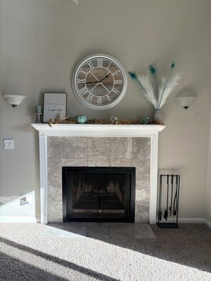 Interior - Spacious 2BR + loft, fully furnished, minutes to Red Rocks (Lakewood)