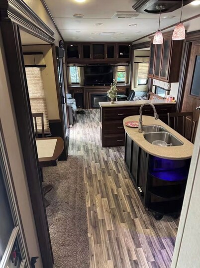 Cozy Backyard RV in Apopka/Orlando FL with AC