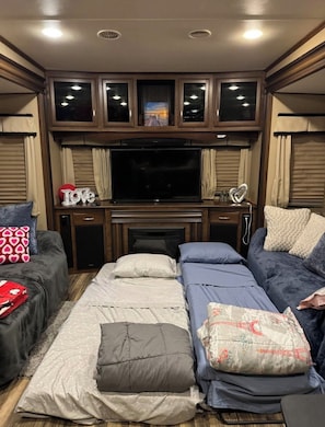 Room - Cozy Backyard RV in Apopka/Orlando FL with AC (Apopka)