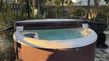 Baignoire à remous extérieure