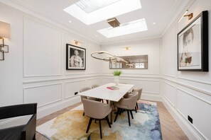 House - Belgravia 4-bed House With Private Garden (London)