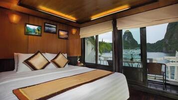 Laptop workspace, free WiFi, bed sheets