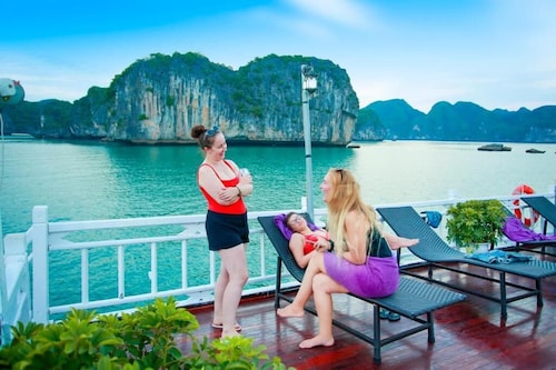 Sunlight Premium Cruise Cat Ba