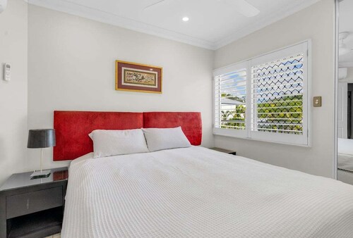 Costa Royale 3 Bedroom Beachfront Apartment 9