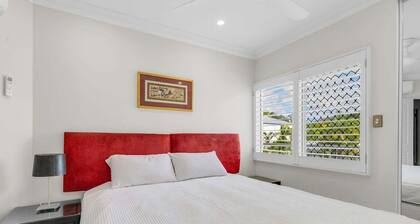 Costa Royale 3 Bedroom Beachfront Apartment 9