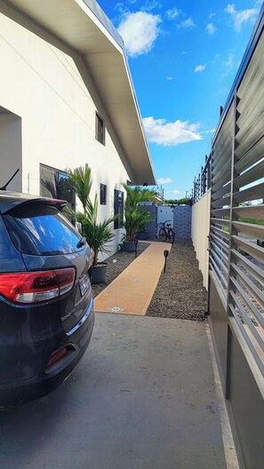 Property grounds - 30 minutes from Quepos Marina and 10 minutes from the beach you will find Casa Cleo Mare. (Parrita)