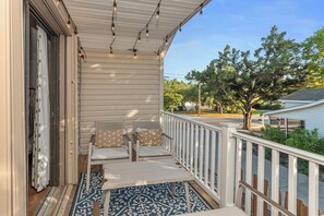 Terrace/patio - Steps to Beach 3BR Coastal Retreat Sleeps 10 (North Myrtle Beach)