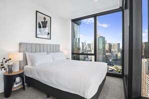 2 bedrooms, desk, iron/ironing board, WiFi - Bright Apt Southbank |Near Crown Casino ,Pool &Gym (Southbank)
