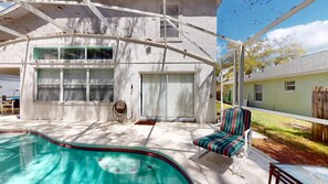 Outdoor pool - Peaceful 1-bedroom rental with AC in welcoming Davenport (Davenport)