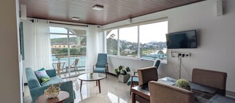 The Lakeside Stay