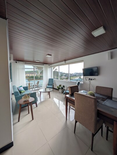 The Lakeside Stay
