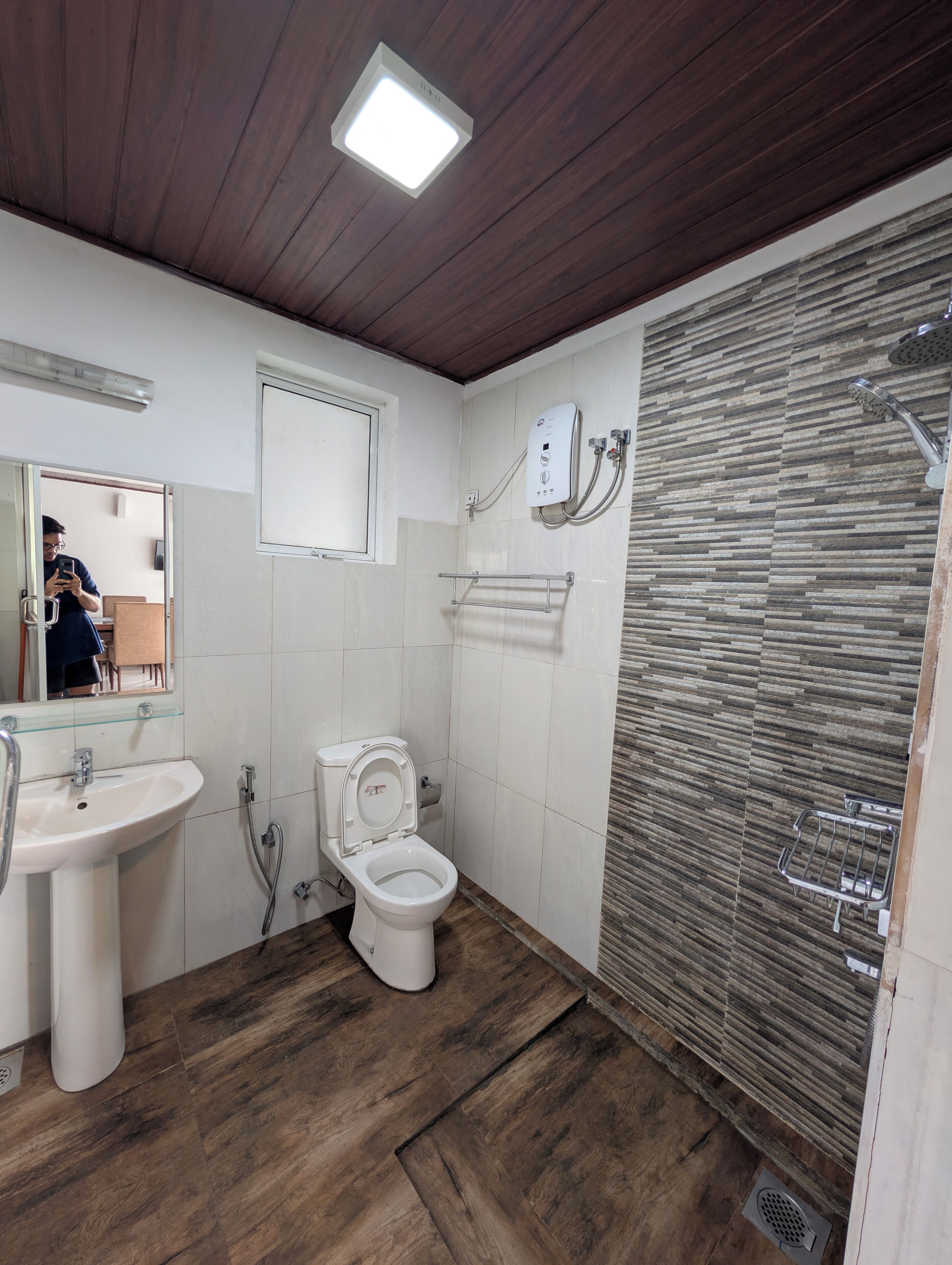 Deluxe Apartment, Balcony, Mountain View | Bilik Mandi | Pancuran mandi, tuala disediakan, sabun, syampu 