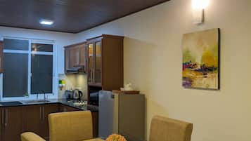 Comfort Apartment, Balcony, Hill View | Dining