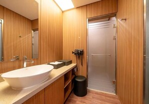 Superior Double Room | Bathroom - MPLACE (Incheon,)