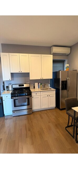 Private kitchen - Private 2-bedroom Apartment in Central Brooklyn w (Brooklyn)