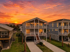 Exterior - Long Call - 5-bedroom retreat in Oak Island, perfect for families and pets! (Oak Island)