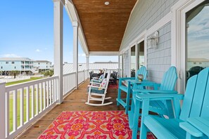 Property grounds - Long Call - 5-bedroom retreat in Oak Island, perfect for families and pets! (Oak Island)