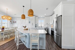 Fridge, microwave, oven, stovetop - Long Call - 5-bedroom retreat in Oak Island, perfect for families and pets! (Oak Island)