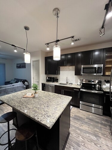 Fort Worth Gem/Close to Dickies, Will Rogers and 7th street