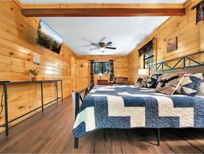 4 bedrooms, desk, iron/ironing board, travel cot - Cozy 4 Bedroom Cabin in Charming Gatlinburg (Gatlinburg)