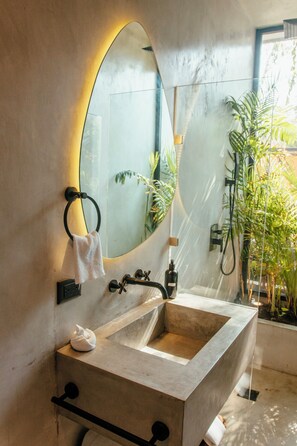 Comfort Room | Bathroom - Villa Camila (Q.R.)