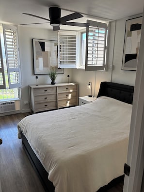 Room - 1-bedroom Condo in Beautiful Waikiki, Honolulu with AC and gym (Honolulu)