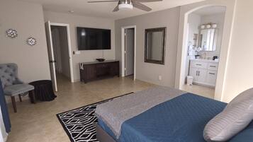 3 habitaciones, tabla de planchar con plancha, wifi y ropa de cama
