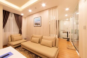 Luxury Suite, City View | Living area - SILENTNIGHT - ĐÊM LÀNH HOTEL (Phuong Xuân Huong - Da Lat)