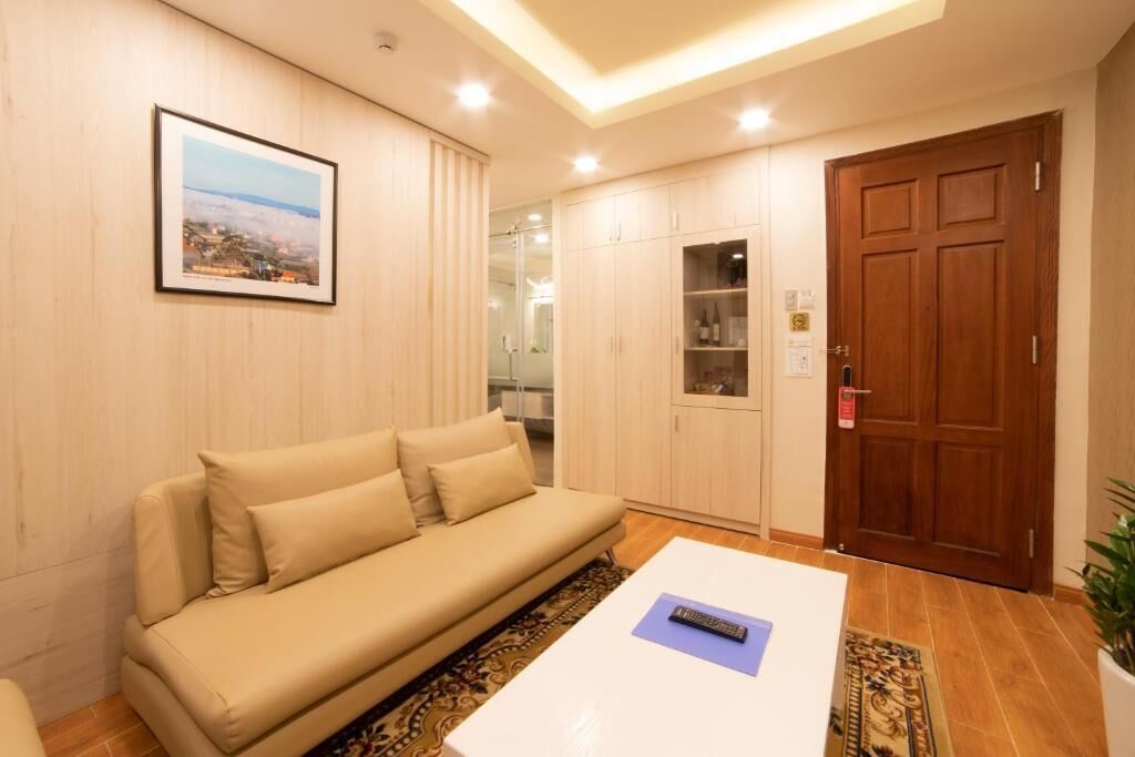 Luxury Suite, City View | Interior