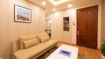 Luxury Suite, City View | Interior