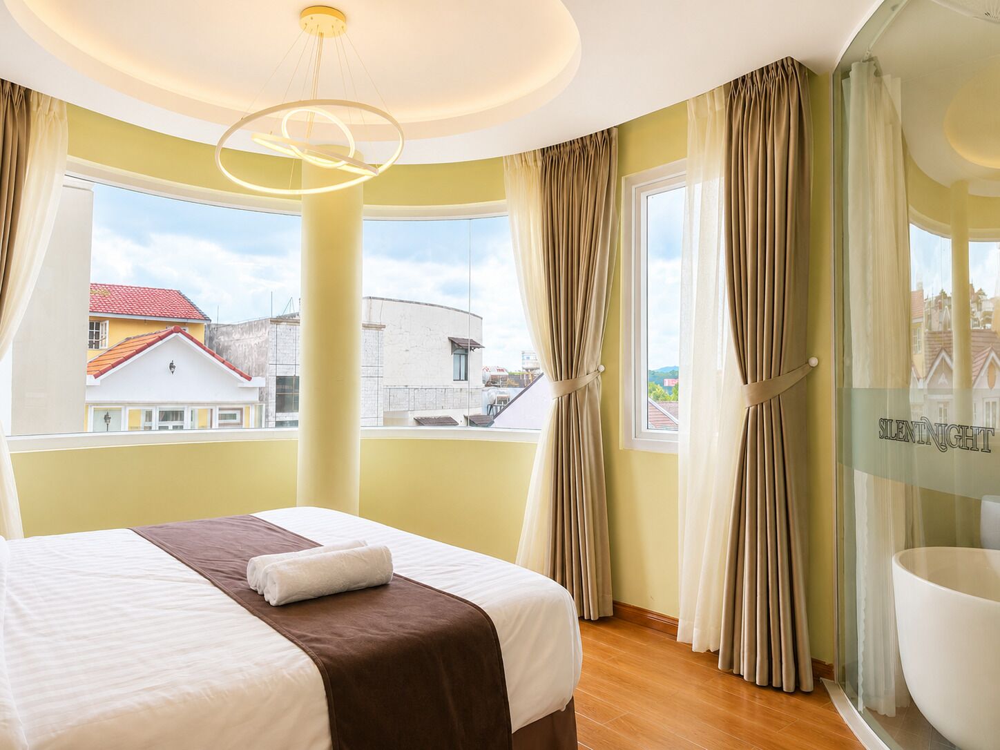 Suite Luxe, vue ville | Façade de l’hébergement