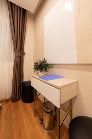 Family Room, City View | Interior - Silentnight - Đêm Lành Hotel (Da Lat)