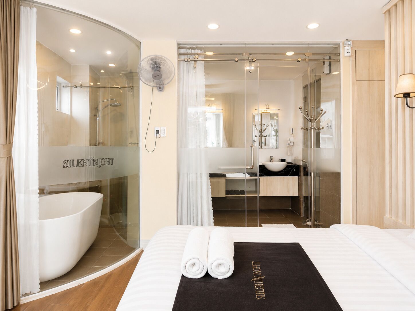 Luxury Suite, City View