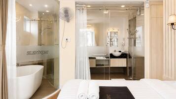 Luxury Suite, City View