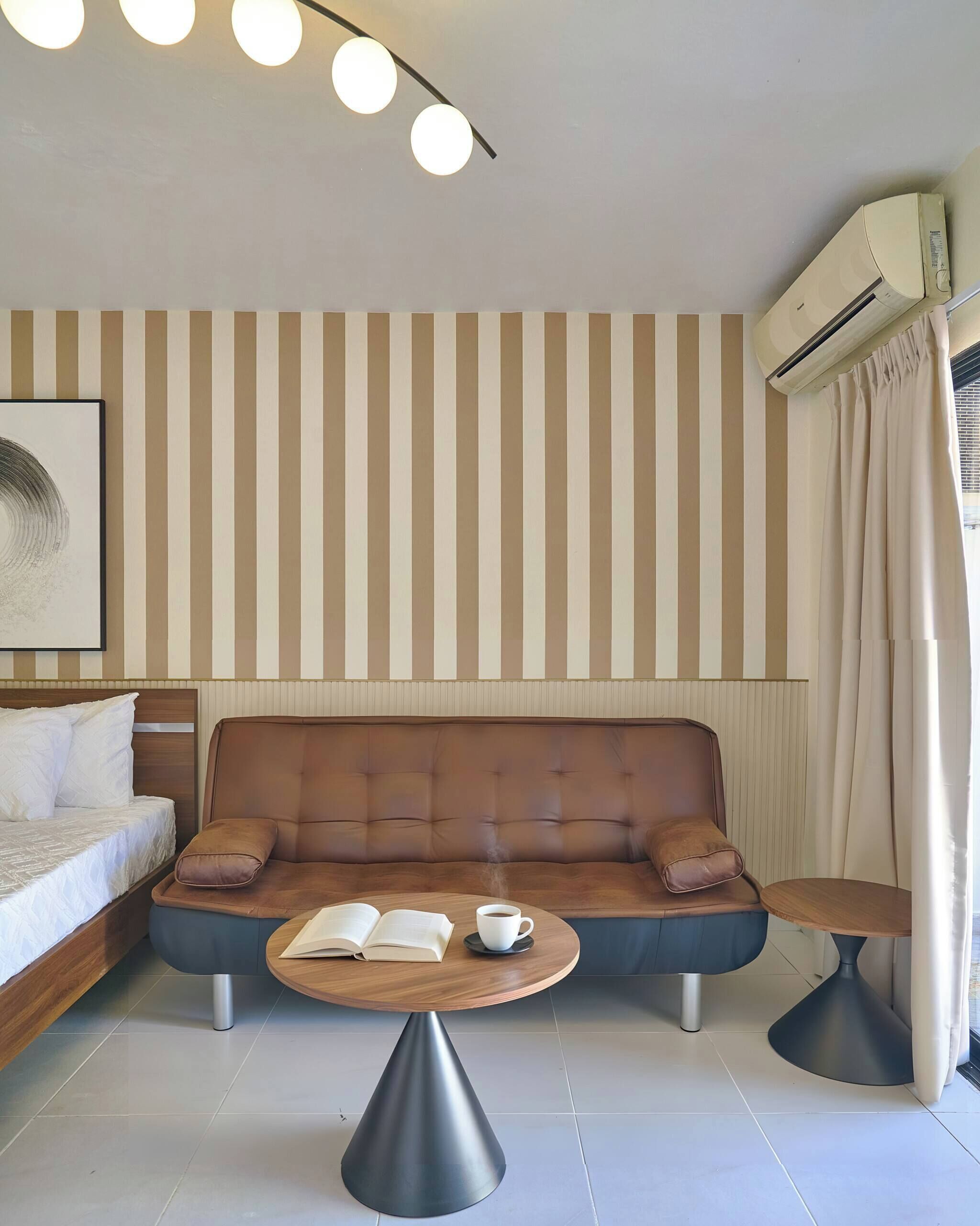 Room, 1 Bedroom, Accessible | Living area