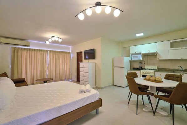 Room - Room-chic King Suite Bright Private (Santo Domingo)