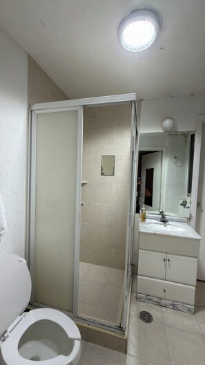 Shower, hair dryer, towels, soap - Encantador depa en Polanco, Ideal para viajeros. (Ciudad de México)