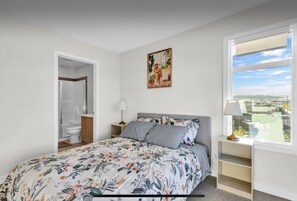 Room - Newly built 3BR/2.5BA modern townhouse. Stampede : 20 minutes & Banff: 1 hour. (Calgary)