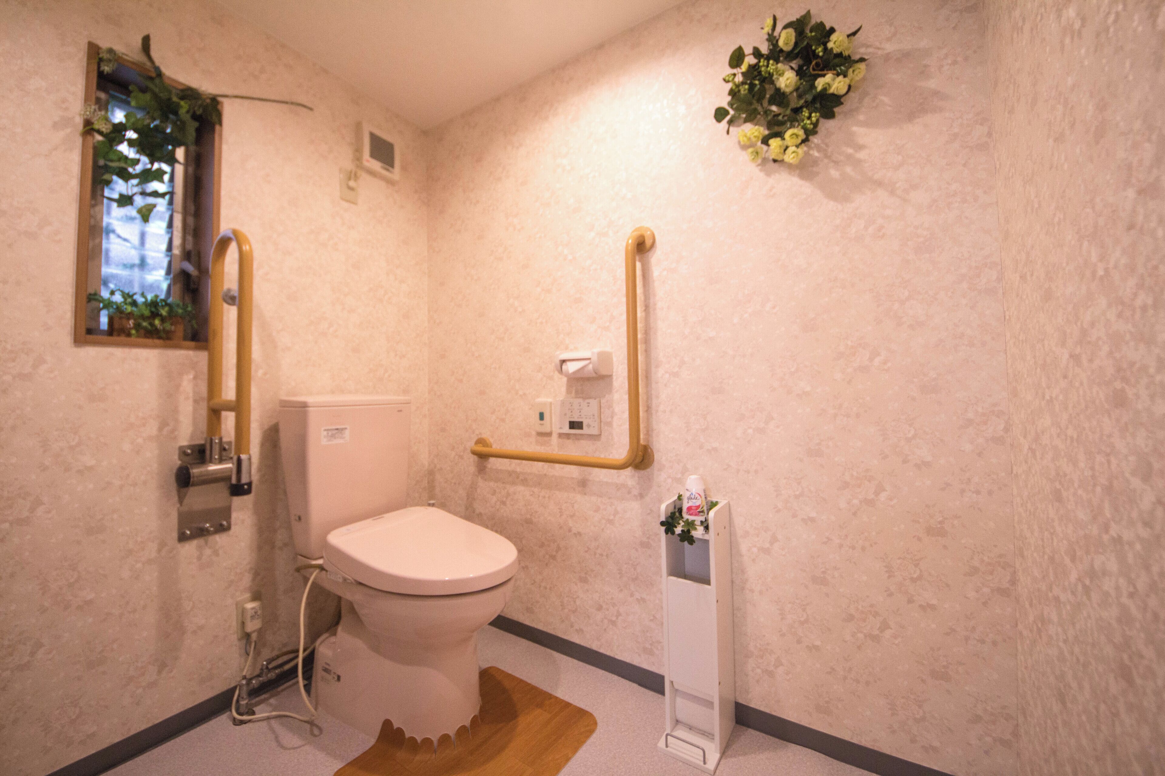 Apartamento família, para não fumantes, vista para a cidade (1F) | Banheiro | Secador de cabelo, chinelos, toalhas de banho, sabonete