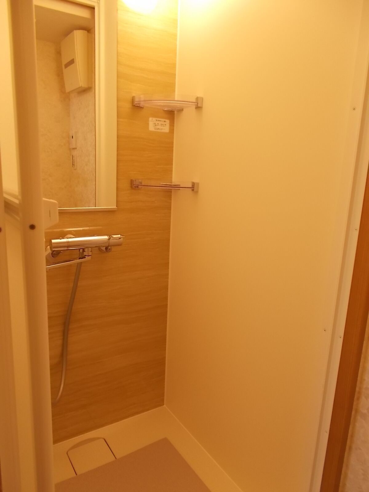 Apartamento família, para não fumantes, vista para a cidade (2F) | Banheiro | Secador de cabelo, chinelos, toalhas de banho, sabonete