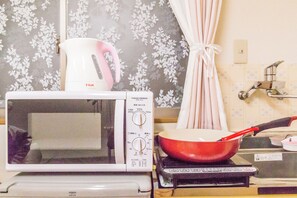 Familieleilighet, ikke-røyk, byutsikt (1F) | Eget kjøkken | Minikjøleskap, mikrobølgeovn, kokeplater og kjøkkenutstyr