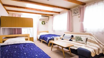 Familienapartment, Nichtraucher, Stadtblick (2F) | Schreibtisch, Verdunkelungsvorhänge, Bügeleisen/Bügelbrett