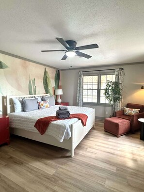 5 bedrooms, desk, iron/ironing board, WiFi