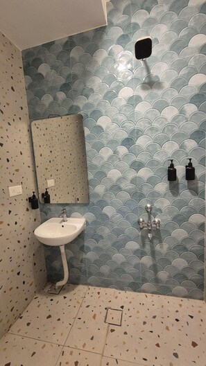 Superior Room | Bathroom - BLEU BY NIRVANA (Mahabalipuram)