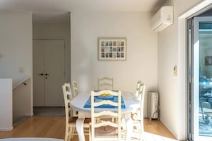 Dining - Wakainga — Sea Views Near Oneroa (Waiheke Island)