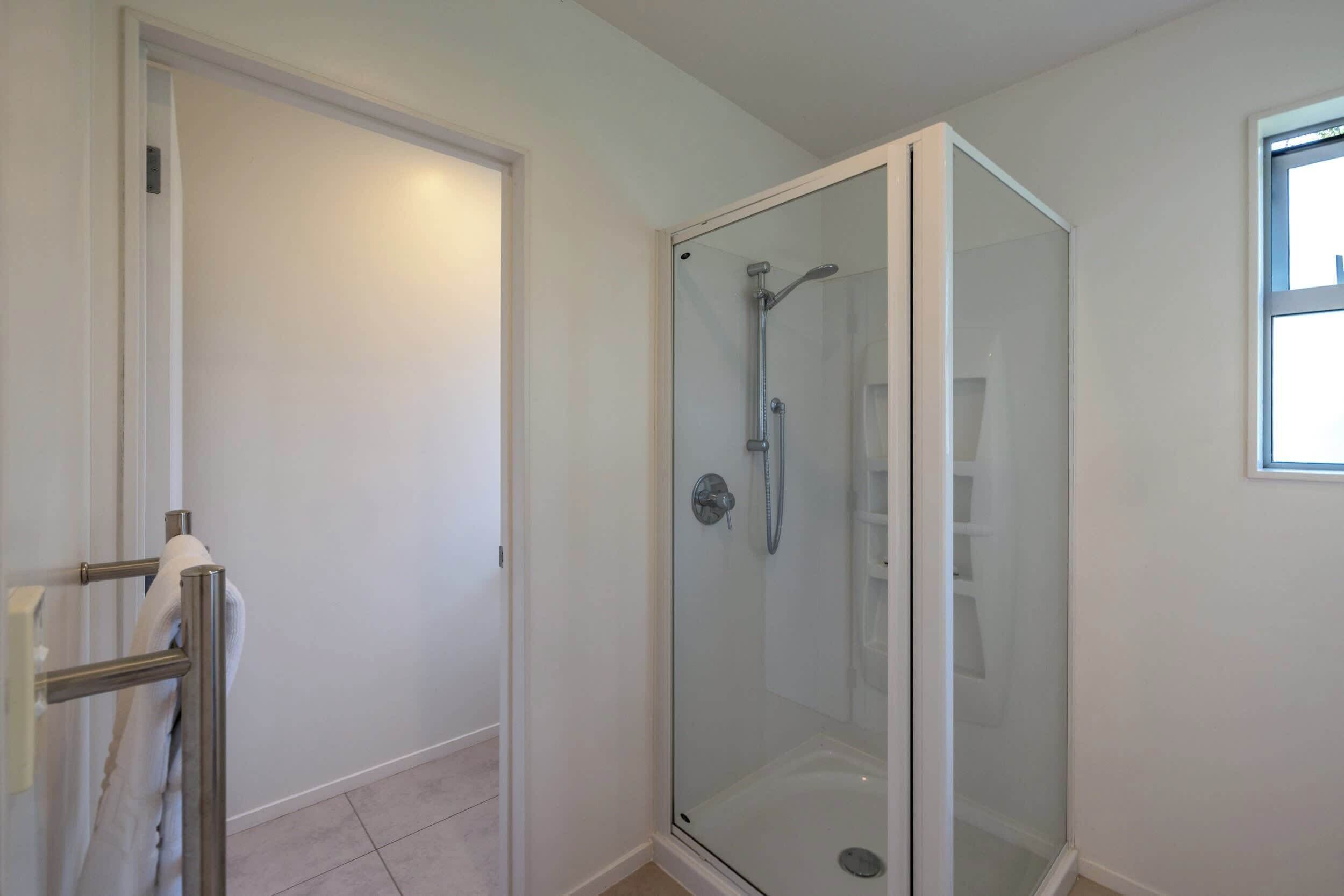Shower, hair dryer, towels, shampoo