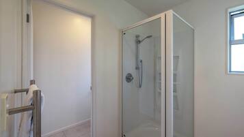 Shower, hair dryer, towels, shampoo