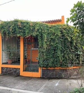 Exterior - Enjoyable 2-bedroom bed & breakfast with AC in San Salvador (San Salvador)