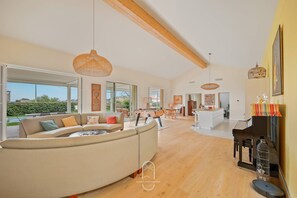 TV - Villa La Carqueiranaise (CARQUEIRANNE)