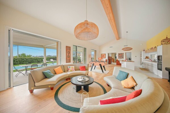 TV - Villa La Carqueiranaise (CARQUEIRANNE)